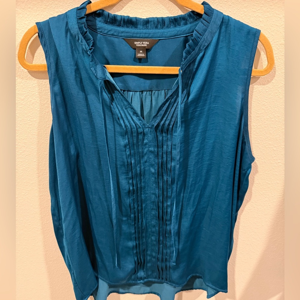 Vera wang sleeveless top